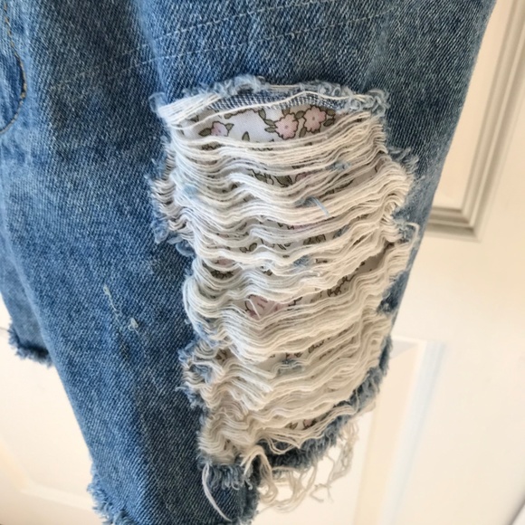 Distressed Overall Shorts - Picture 3 of 4